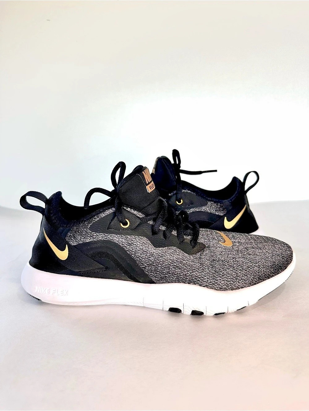 Nike Flex TR9 Athletic Shoes Black & Gold US 8 Like New